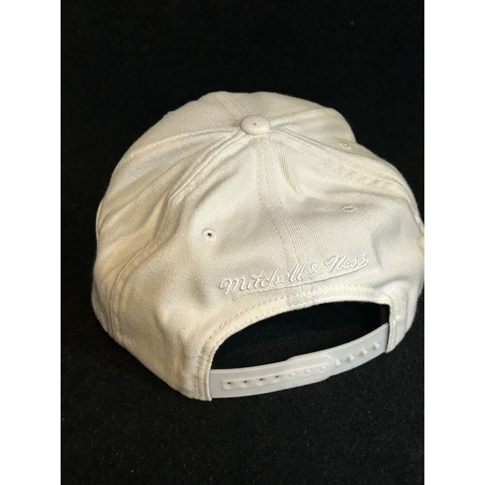 Milwaukee Bucks NBA Mitchell & Ness Adjustable Snapback Hat/Cap White - Picture 5 of 12